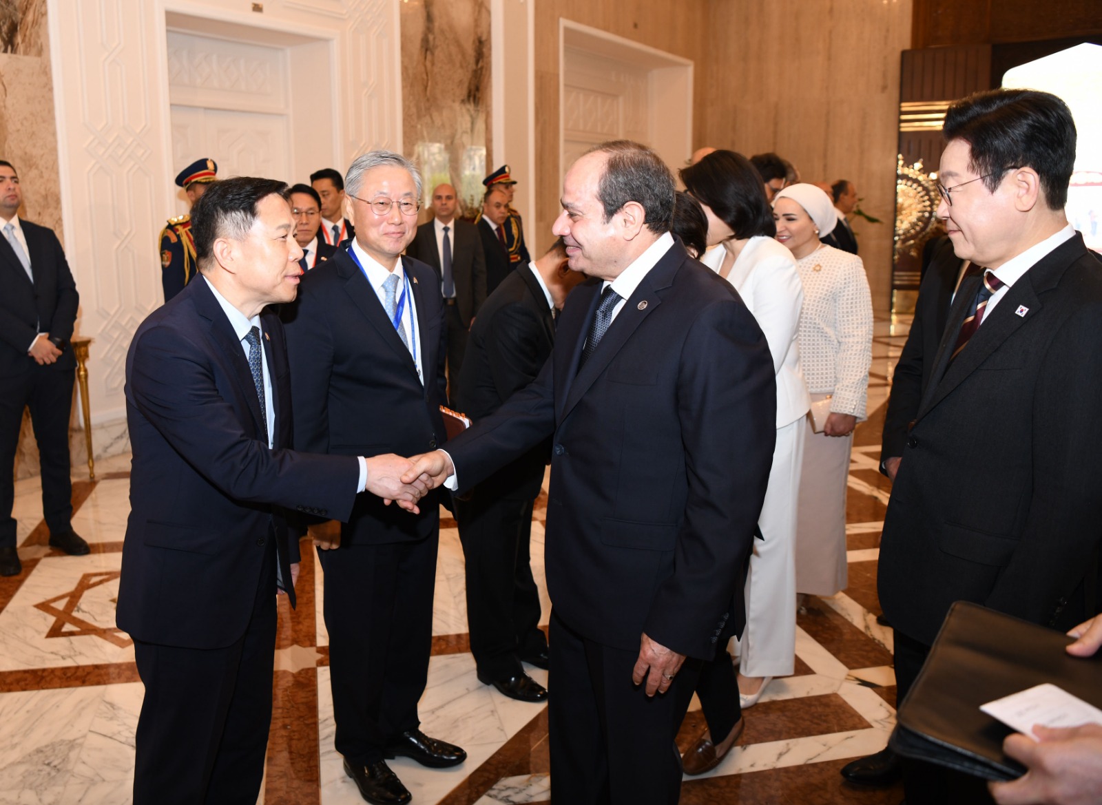 الرئيس السيسي يستقبل الوفد الكورى (8)