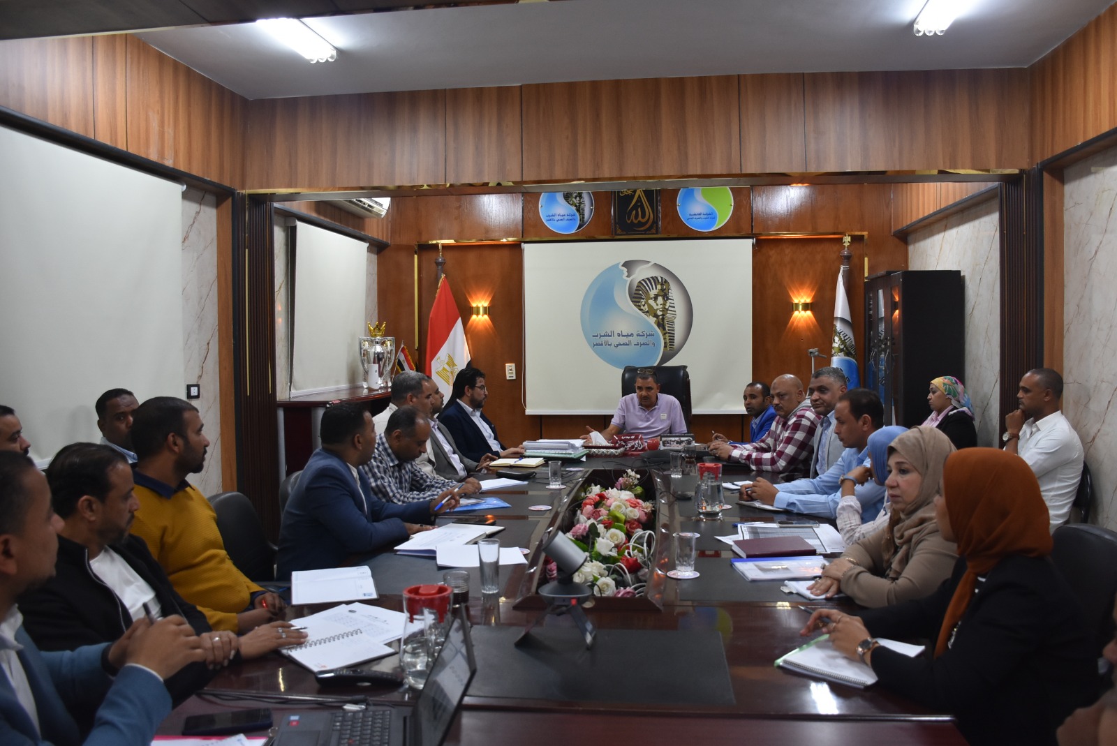 رئيس مياه الأقصر الأقصر يعقد إجتماع مشروع الصرف الصحي المتكامل بالقرى