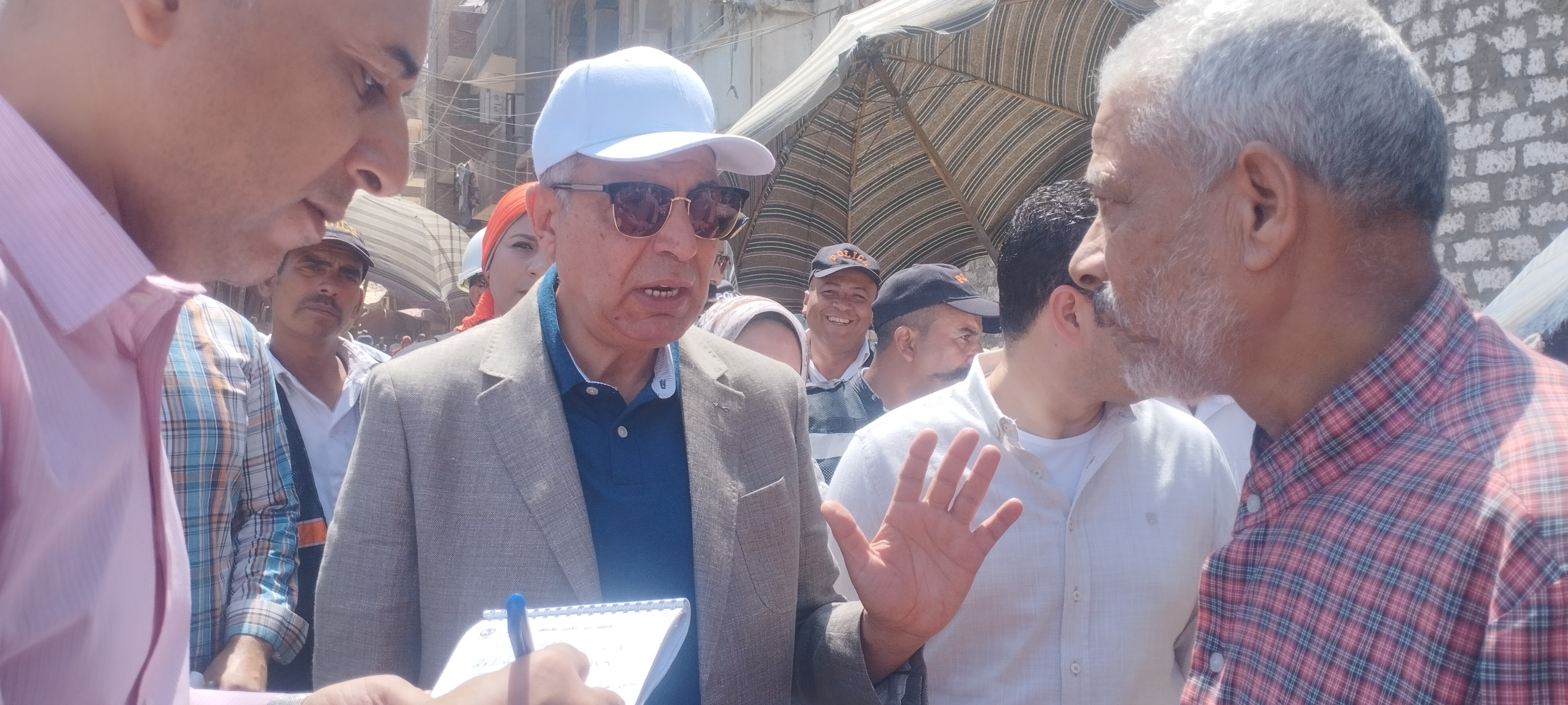 محافظ فى السوق الحضرى