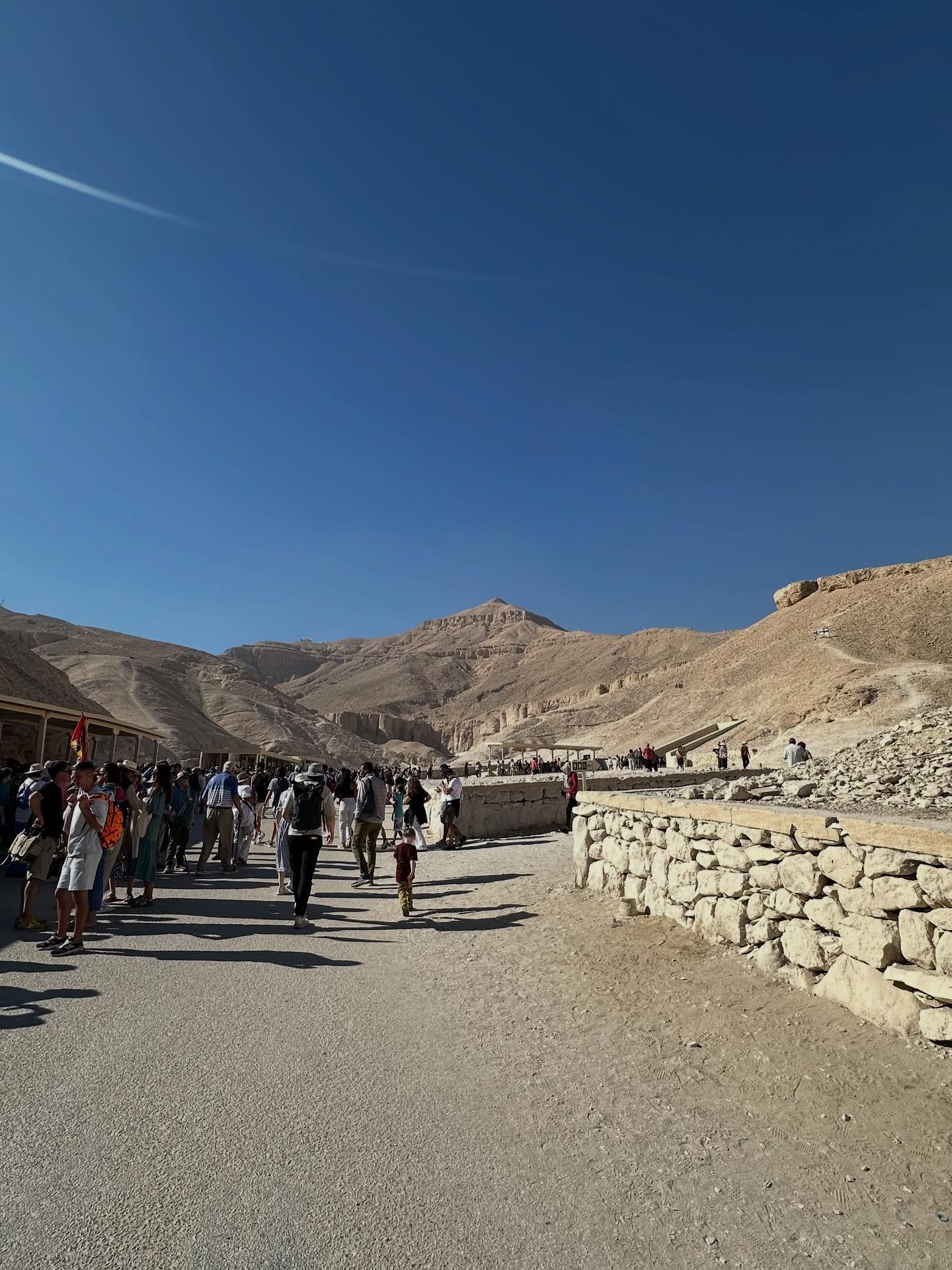 زيارات سياحية كبيرة فى مقابر ملوك وملكات الأقصر زيارات سياحية كبيرة فى مقابر ملوك وملكات الأقصر