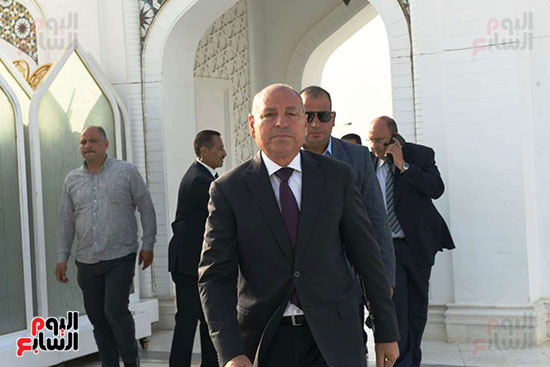 الدكتور إبراهيم صابر يقدم واجب العزاء