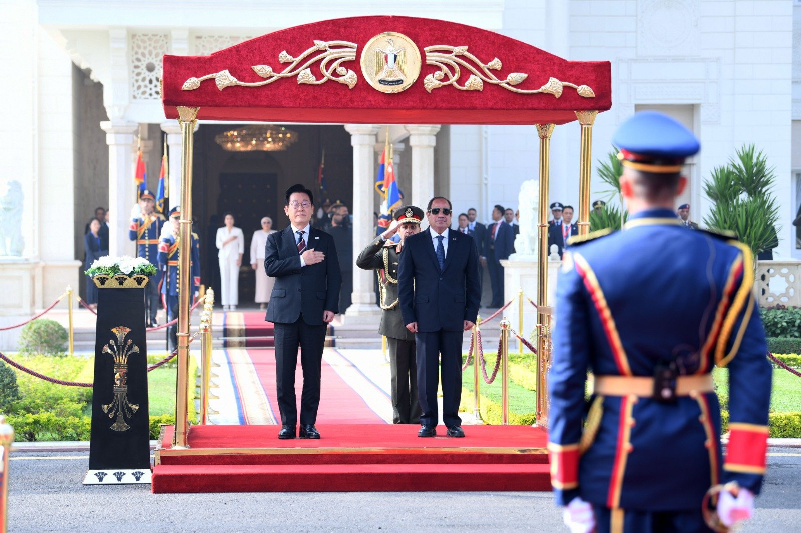 الرئيس السيسي يستقبل الوفد الكورى (4)