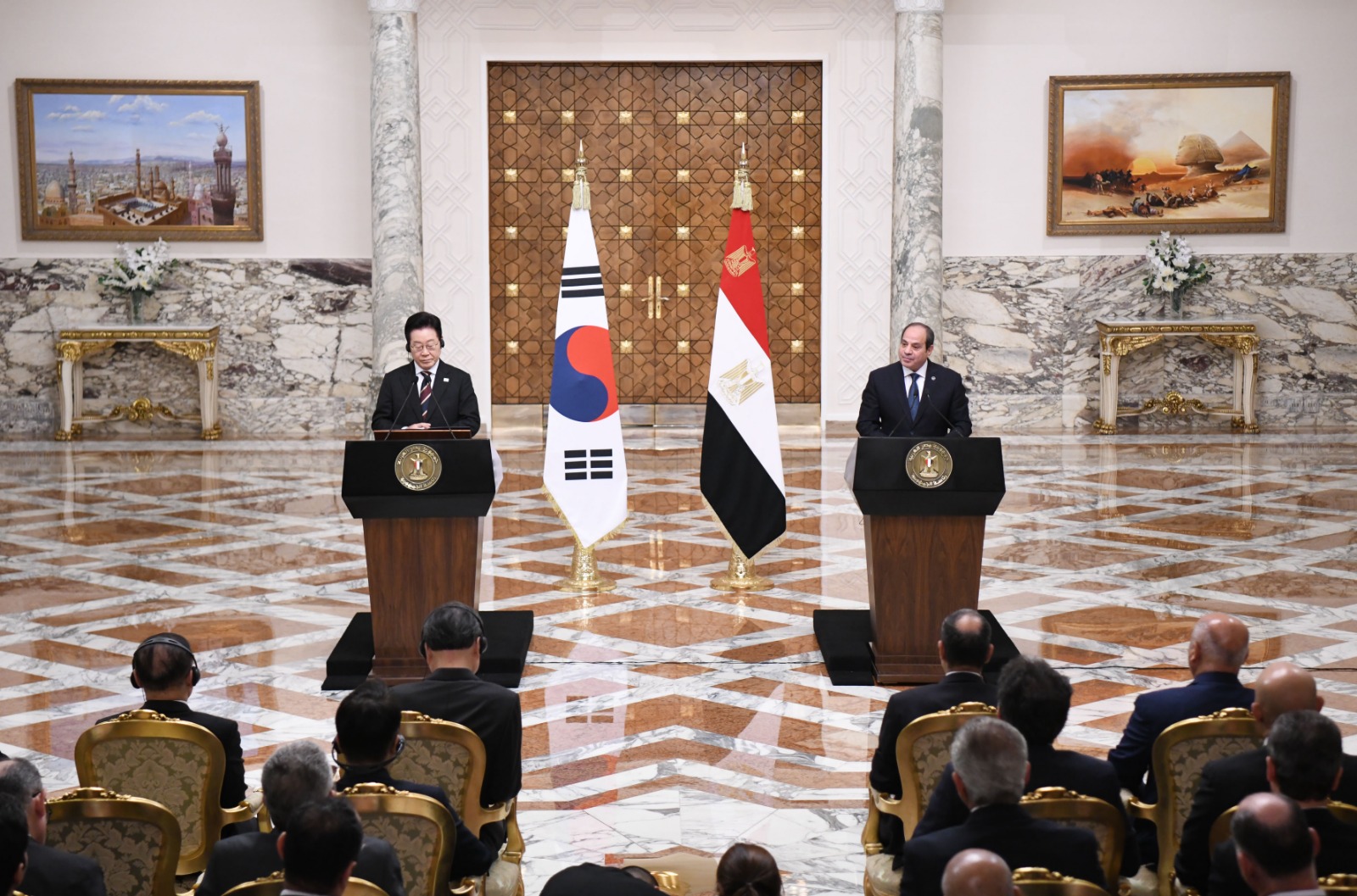 الرئيس السيسي يستقبل الوفد الكورى (13)