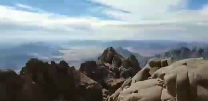 أعلى قمة جبلية بالبحر الأحمر،