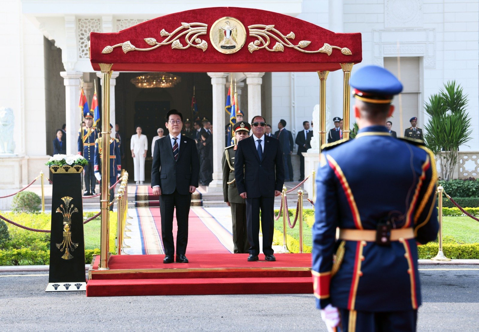 الرئيس السيسي يستقبل الوفد الكورى (1)