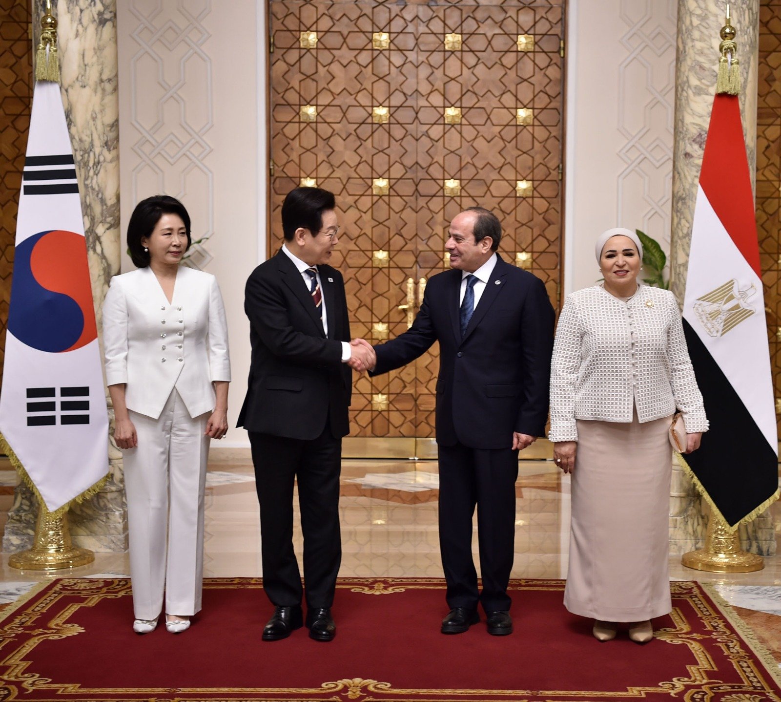 الرئيس السيسي يستقبل الوفد الكورى (7)