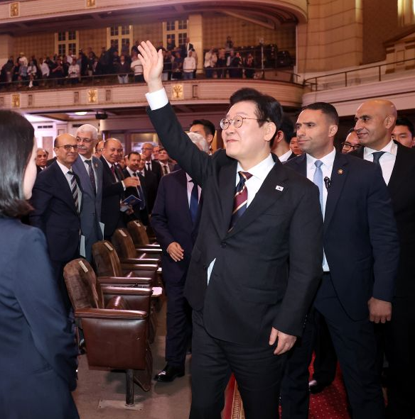 رئيس كوريا فى جامعة القاهرة