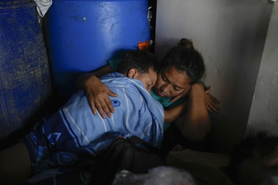 مقال مصور المهاجرون الفنزويليون يستخدمون طرقًا خطيرة في موجة الهجرة العكسية (8)