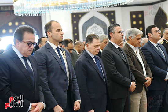 وزير الداخلية يؤدى صلاة الجنازة على الراحلة والدة وزير التموين