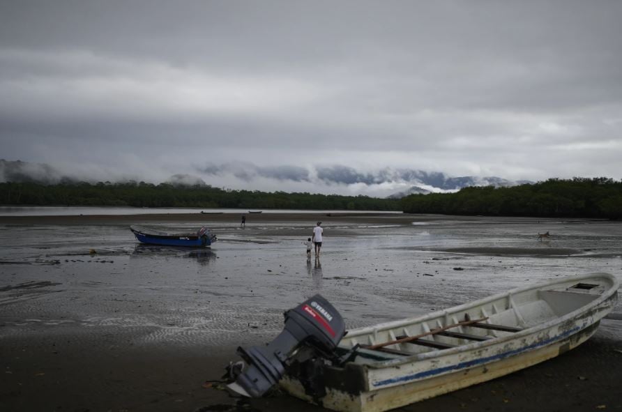 مقال مصور المهاجرون الفنزويليون يستخدمون طرقًا خطيرة في موجة الهجرة العكسية (5)