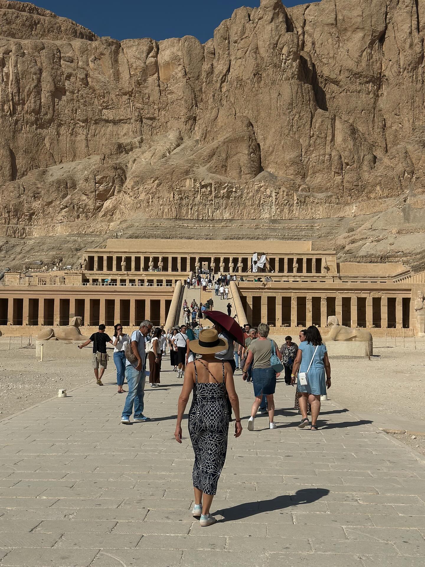 زيارات سياحية مميزة فى قلب معبد الملكة حتشبسوت بالدير البحرى زيارات سياحية مميزة فى قلب معبد الملكة حتشبسوت بالدير البحرى