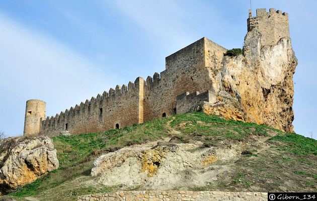 قلعة فرياس .. حصن فوق الهاوية قلعة فرياس .. حصن فوق الهاوية