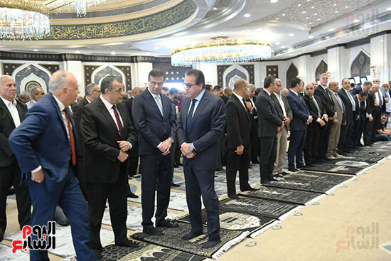 وزير الصحة خلال صلاة الجنازة