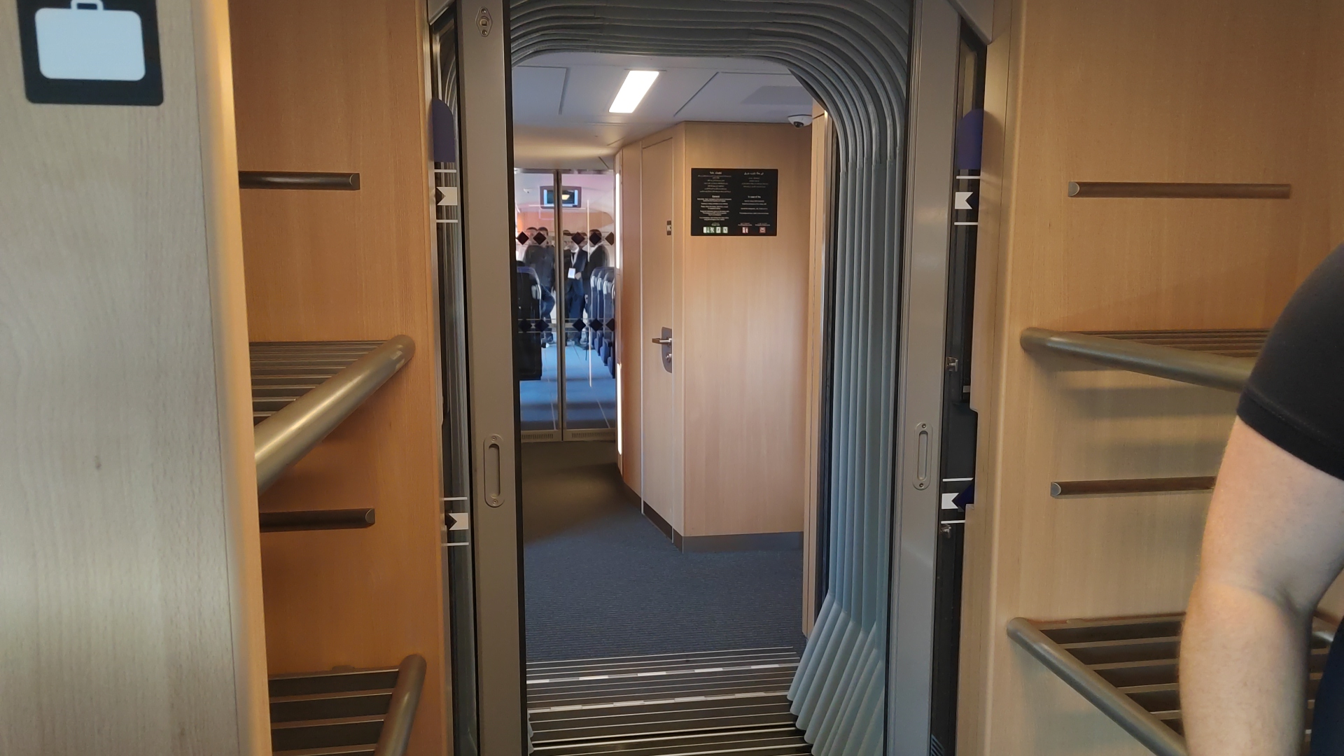 اماكن حمل الحقائب