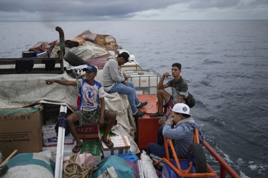 مقال مصور المهاجرون الفنزويليون يستخدمون طرقًا خطيرة في موجة الهجرة العكسية (9)