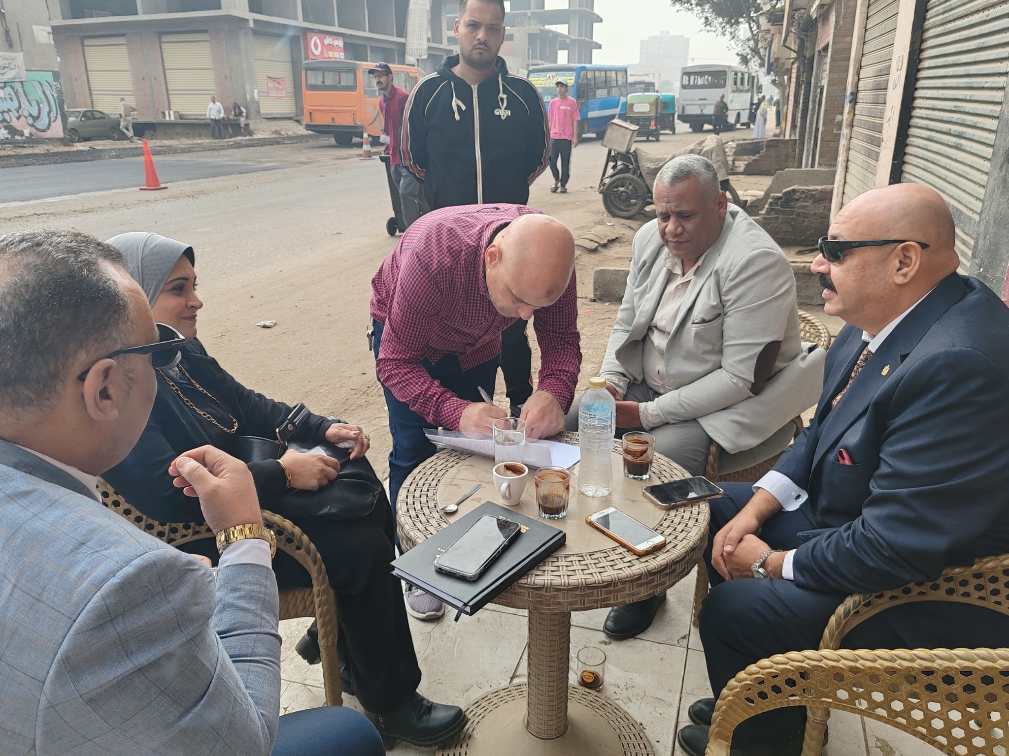 خلال حل مشاكل المواطنين خلال حل مشاكل المواطنين