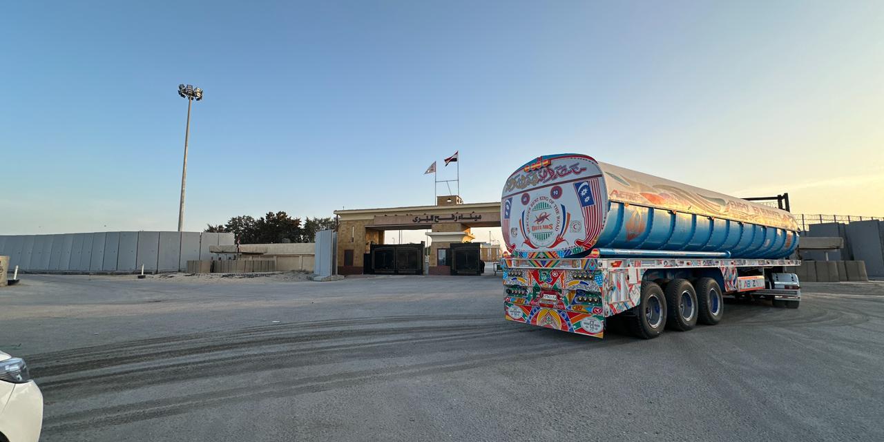 الهلال الأحمر المصري يطلق «زاد العزة» الـ77  (2)