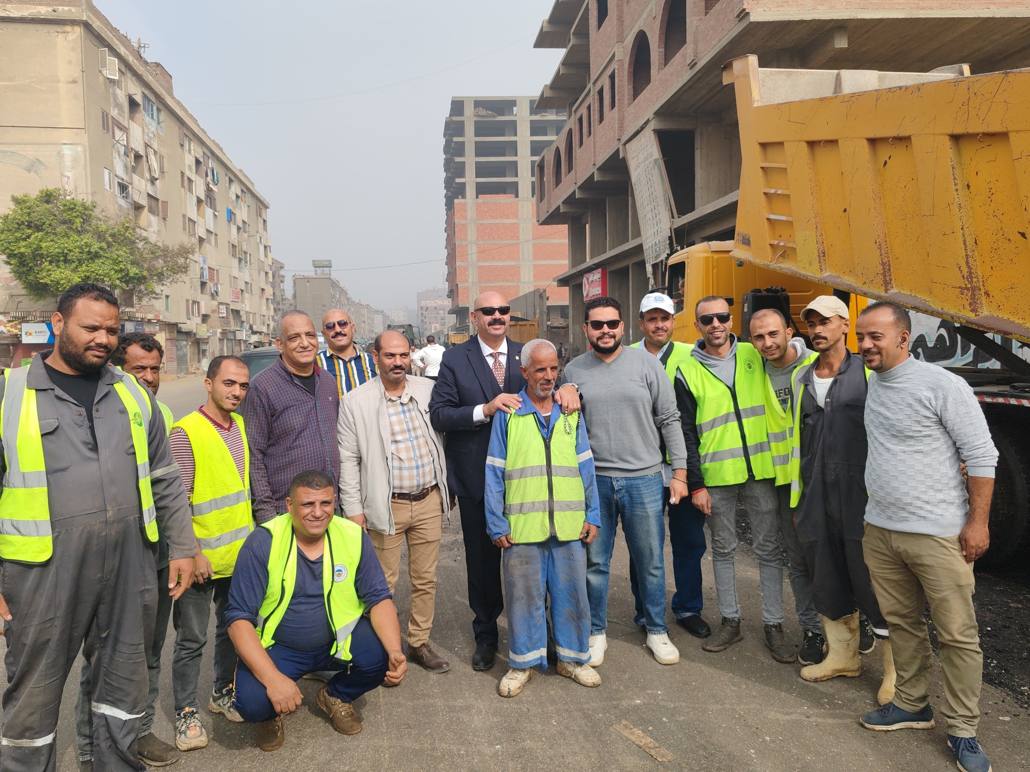 رئيس حي شرق شبرا الخيمة وسط العمال رئيس حي شرق شبرا الخيمة وسط العمال