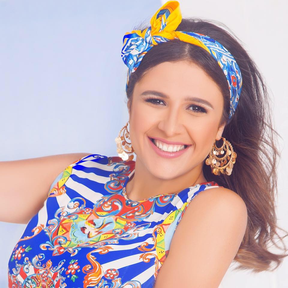 الفنانة ياسمين عبد العزيز