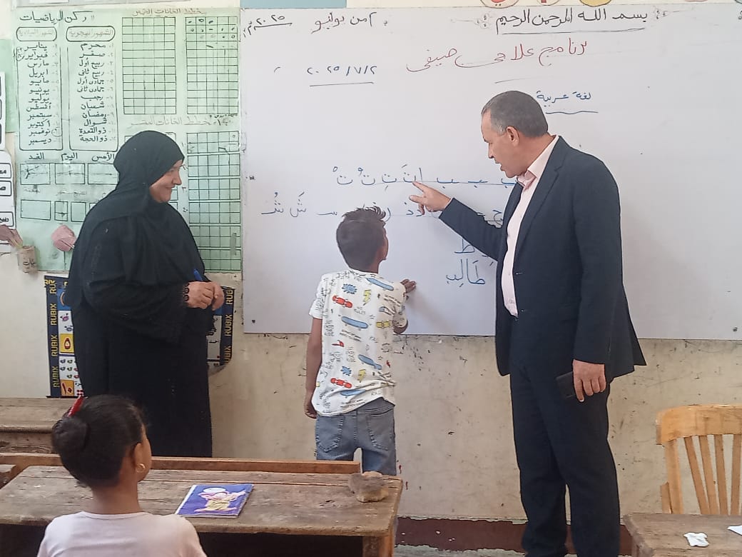 جانب من الجولات بمدارس أسيوط (3)