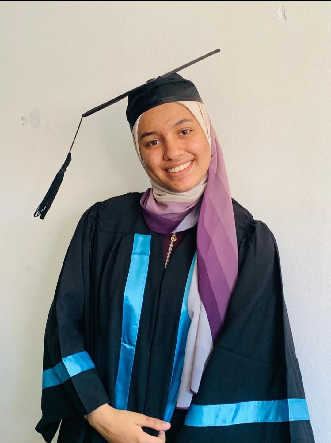 الطالبة المتفوقة نسمة النبيه الطالبة المتفوقة نسمة النبيه