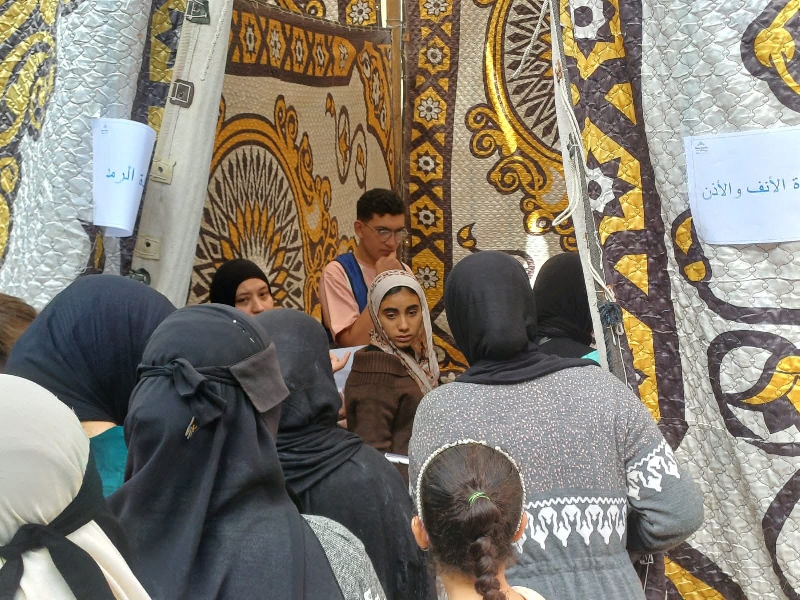 الإقبال على القافلة الطبية