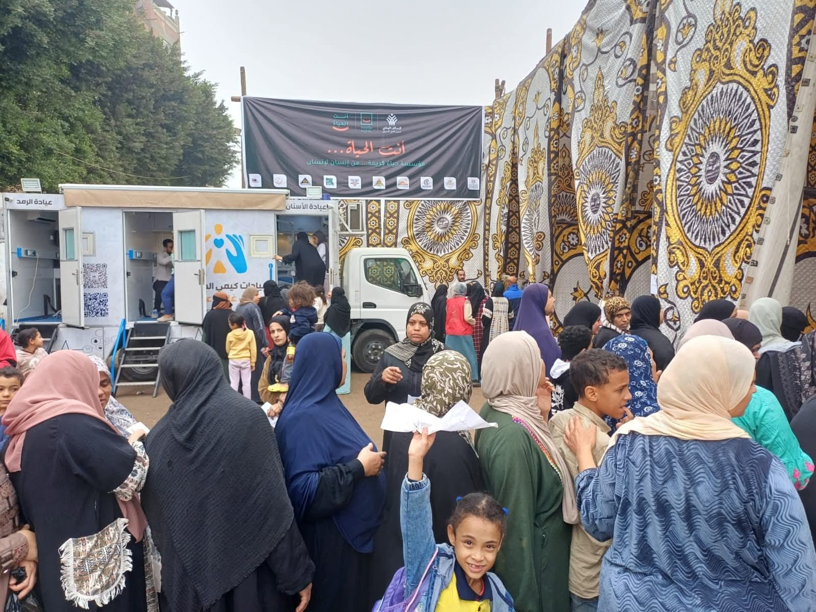 جانب من القافلة الطبية