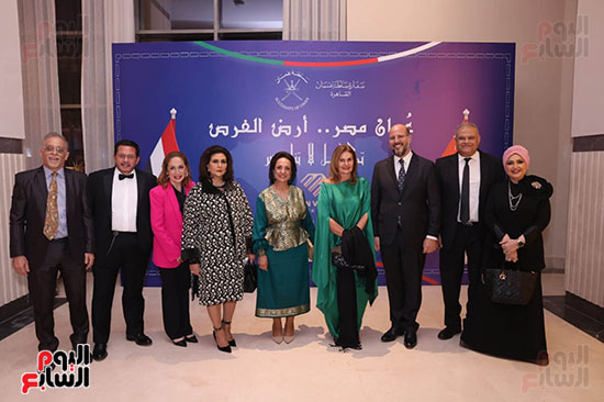 الفنانة يسرا في حفل سفارة عمان