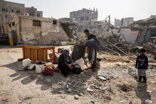 غزة موجة نزوح جديدة بعد أن وسّعت قوات الاحتلال الإسرائيلي نطاق المنطقة التي تسيطر عليها غزة موجة نزوح جديدة بعد أن وسّعت قوات الاحتلال الإسرائيلي نطاق المنطقة التي تسيطر عليها