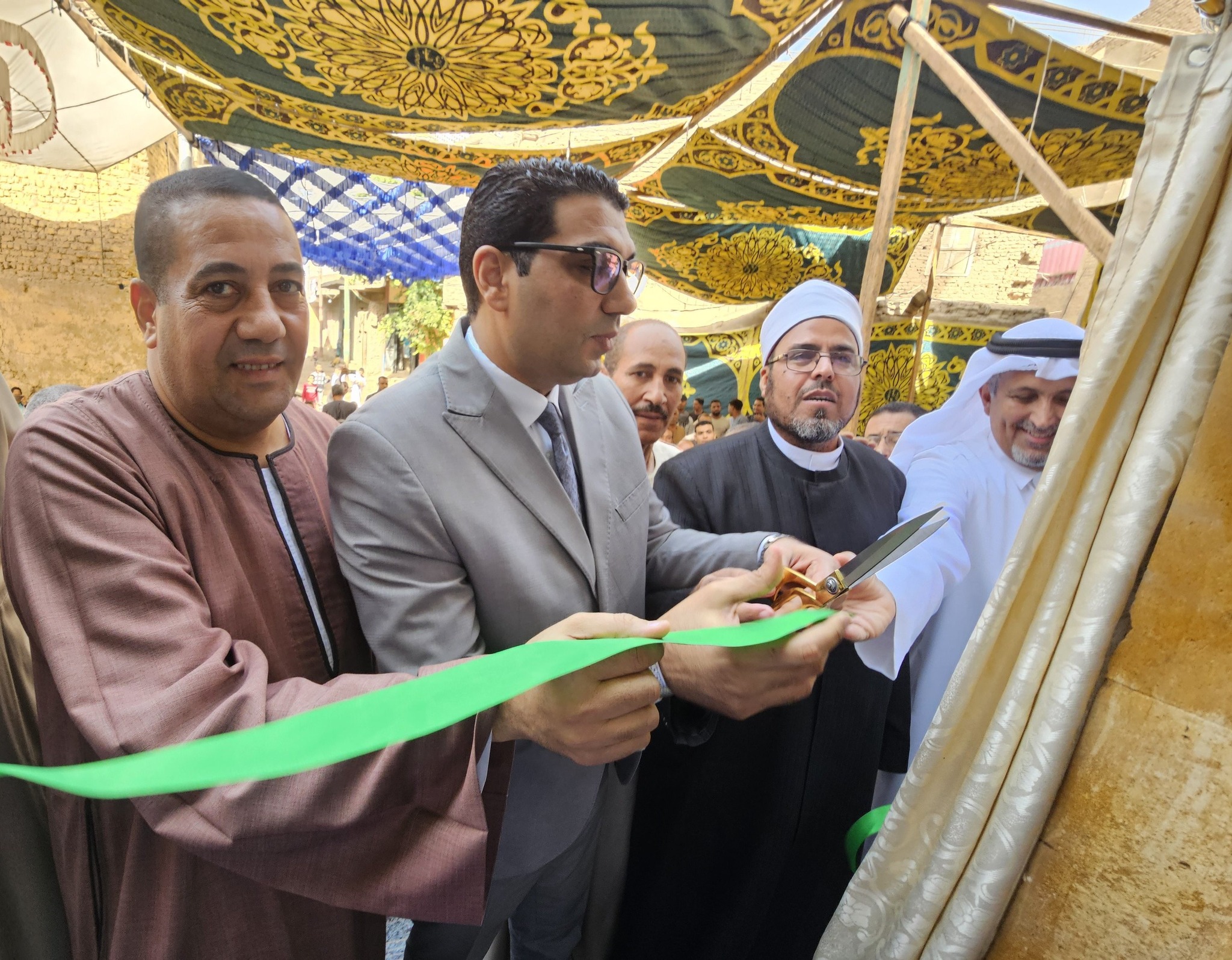 نائب المحافظ خلال افتتاح مسجد الفاوى بالعديسات بحرى