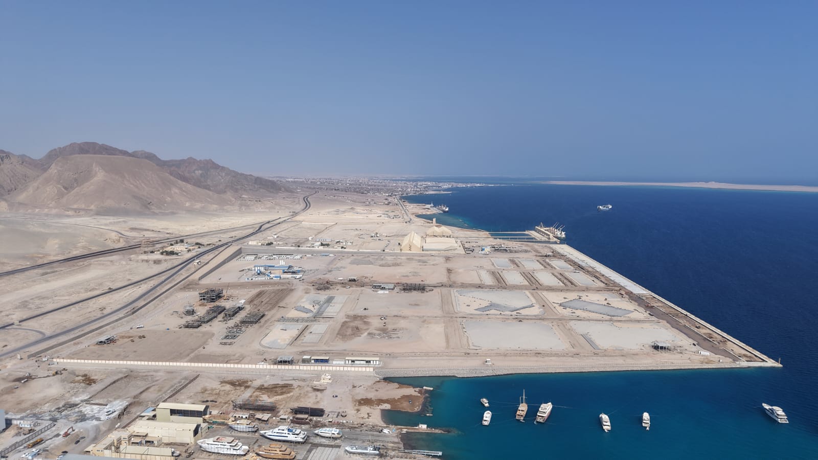 إنشاء محطة متعددة الأغراض بميناء سفاجا البحري (2)