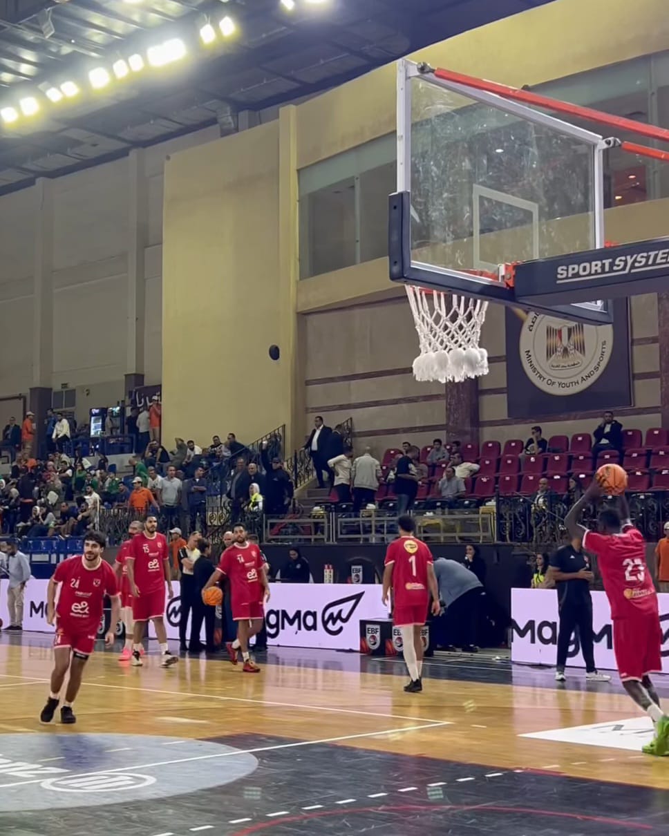 الجماهير في المدرجات