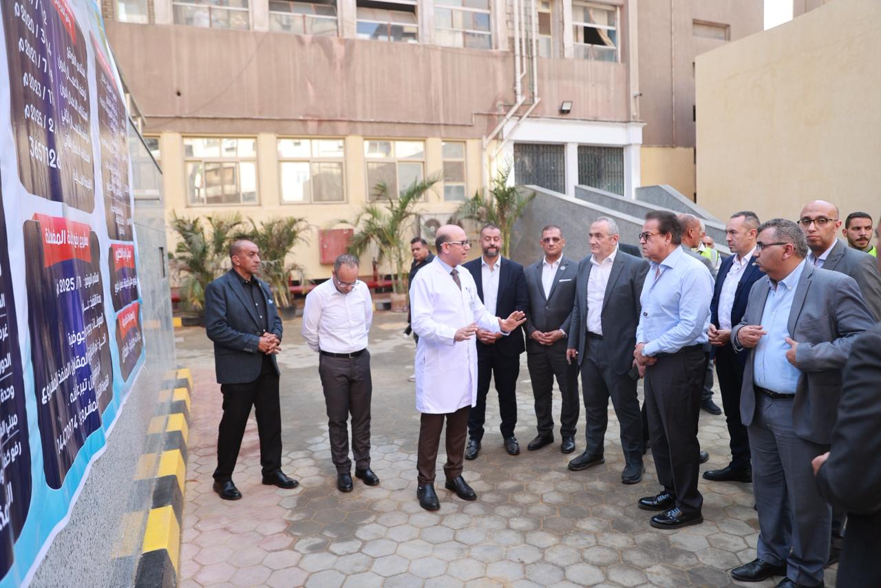 وزير الصحة يتفقد تطوير مبنى العيادات الخارجية بمستشفى الجمهورية التعليمي وزير الصحة يتفقد تطوير مبنى العيادات الخارجية بمستشفى الجمهورية التعليمي