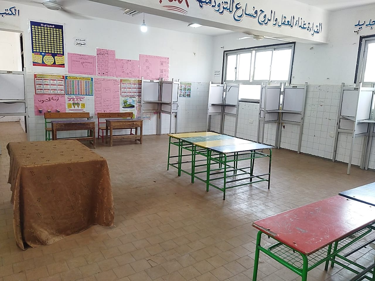 تجهيز لجان الاقتراع تجهيز لجان الاقتراع