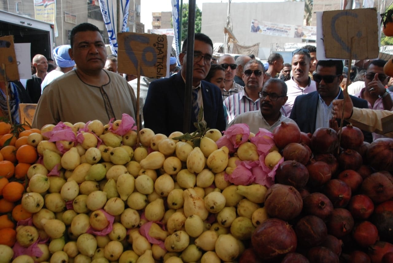 خضروات بأسعار مخفضة فى سوق اليوم الواحد رقم 41 لدعم المواطنين