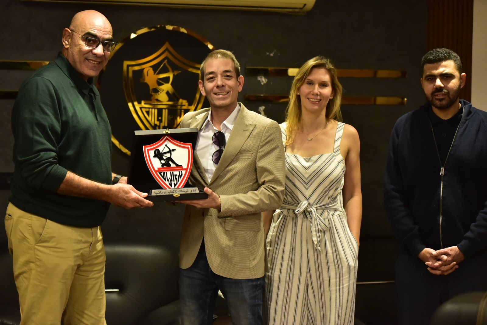 هشام نصر نائب رئيس نادي الزمالك مع ديجو فالديز مدير معهد برشلونة sbi