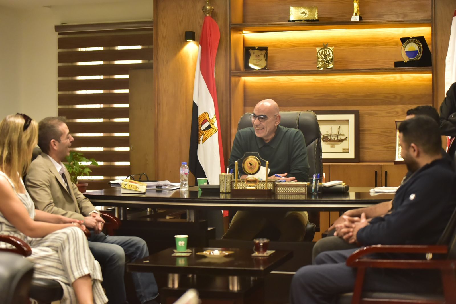 هشام نصر نائب رئيس نادي الزمالك يستقبل ديجو فالديز مدير معهد برشلونة sbi