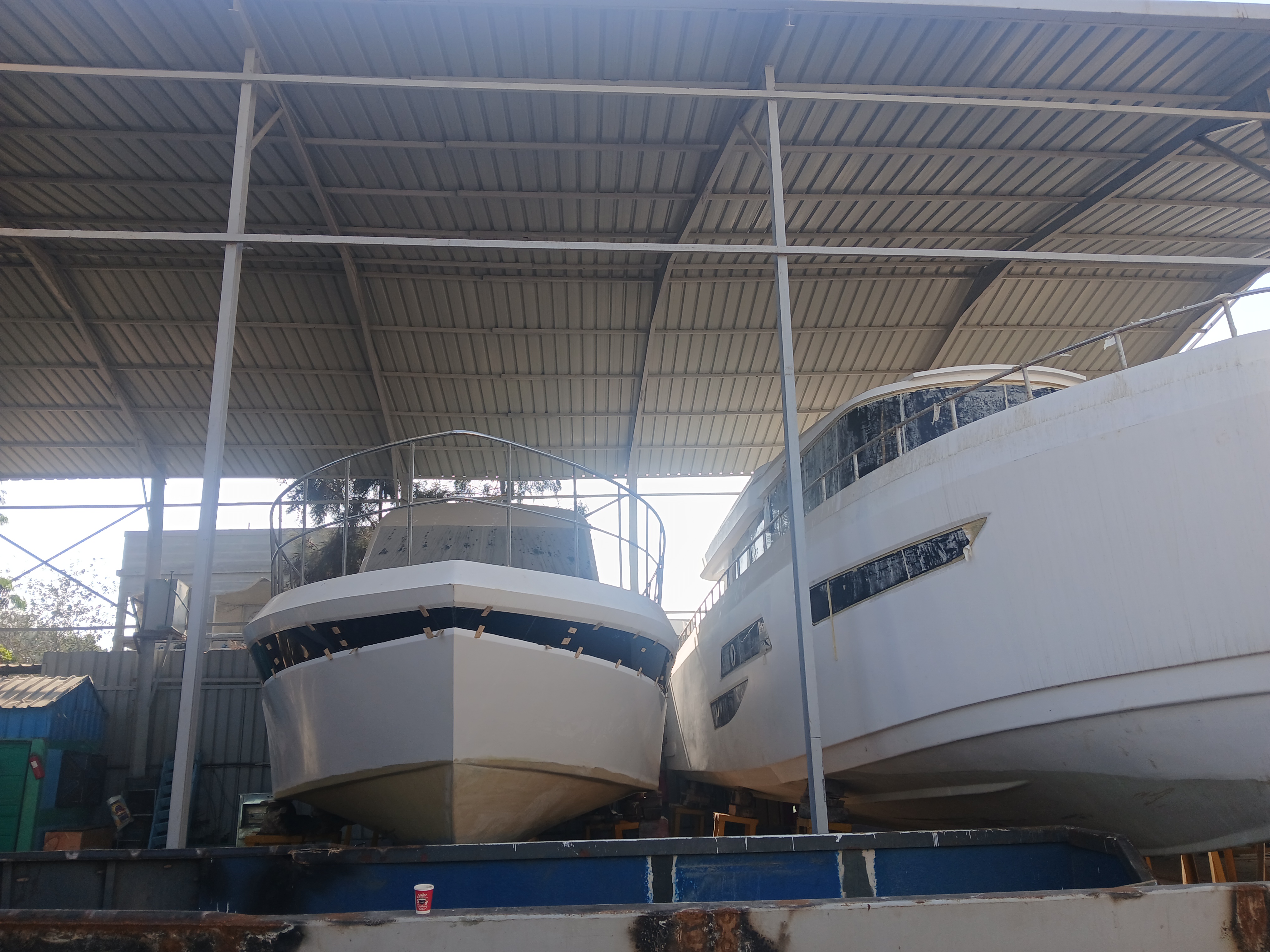 اليخوت السياحية