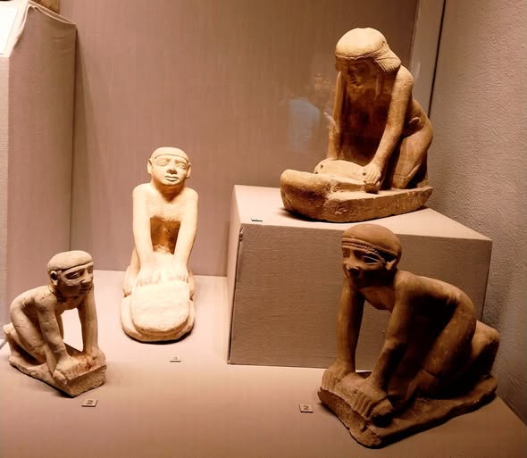 تماثيل الخدم تماثيل الخدم