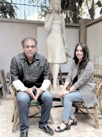 الزميلة بسنت جميل والدكتور عصام درويش