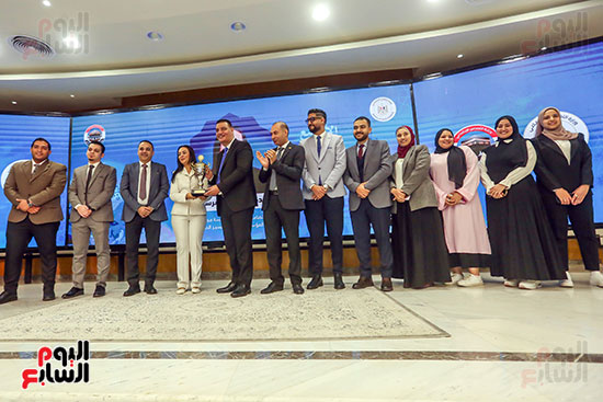 دكتورة مايا مرسي تكرم اعضاء المؤسسة القومية لتيسير الحج