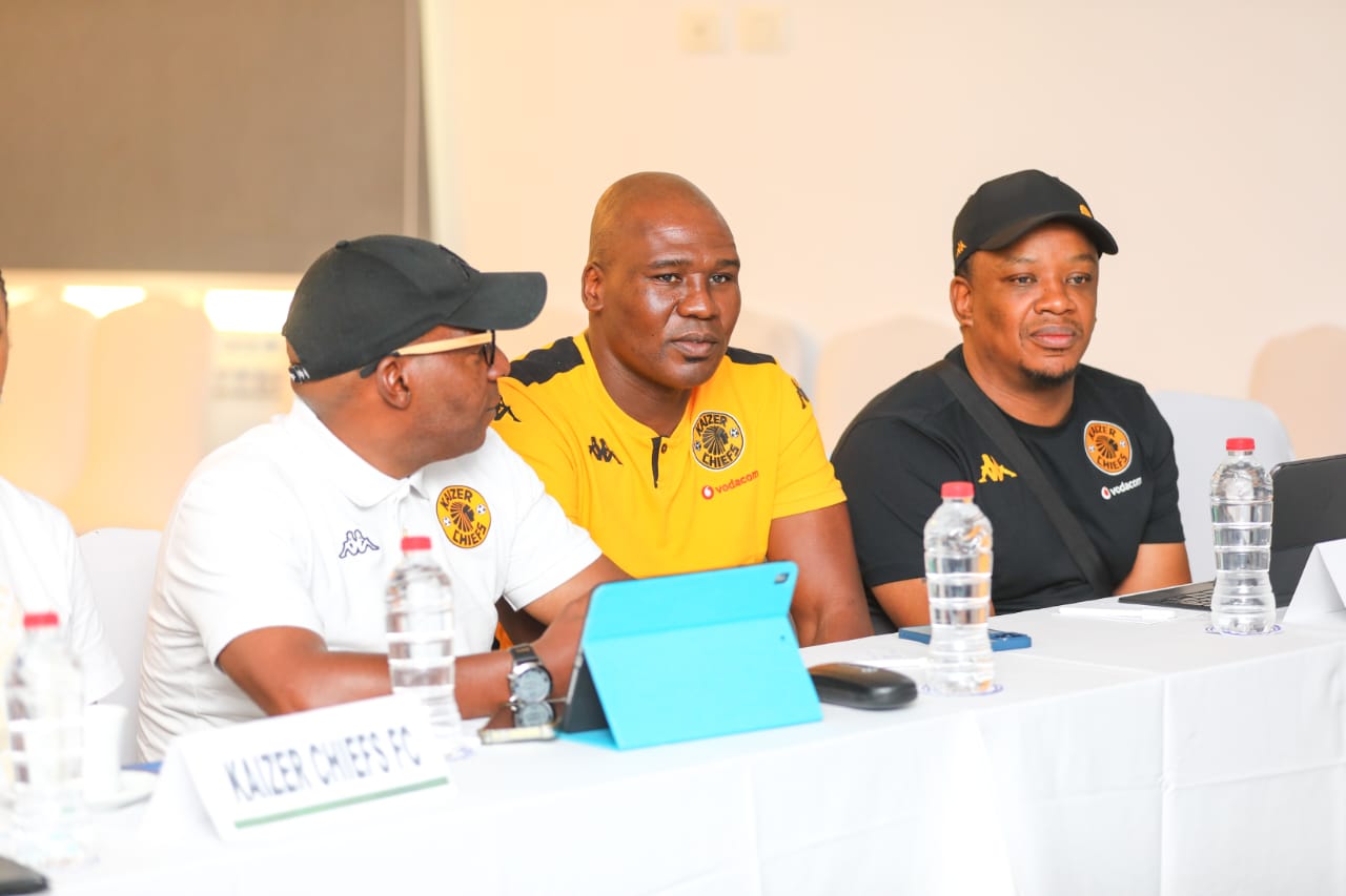 ممثلو فريق كايزر تشيفز