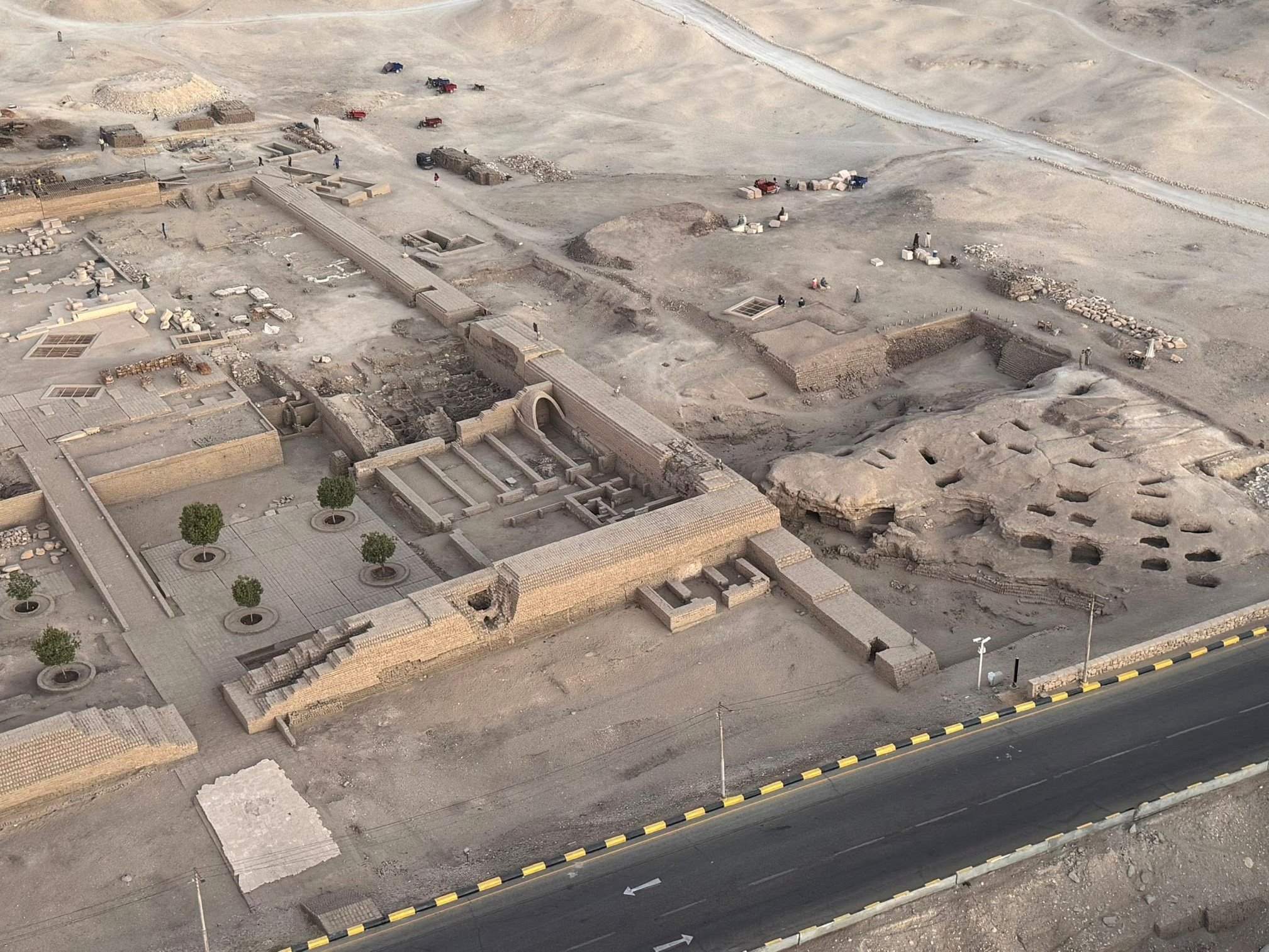 مشاهد ساحرة لمعابد ومقابر ملوك وملكات الأقصر من السماء بالبالون الطائر.. صور - اليوم السابع