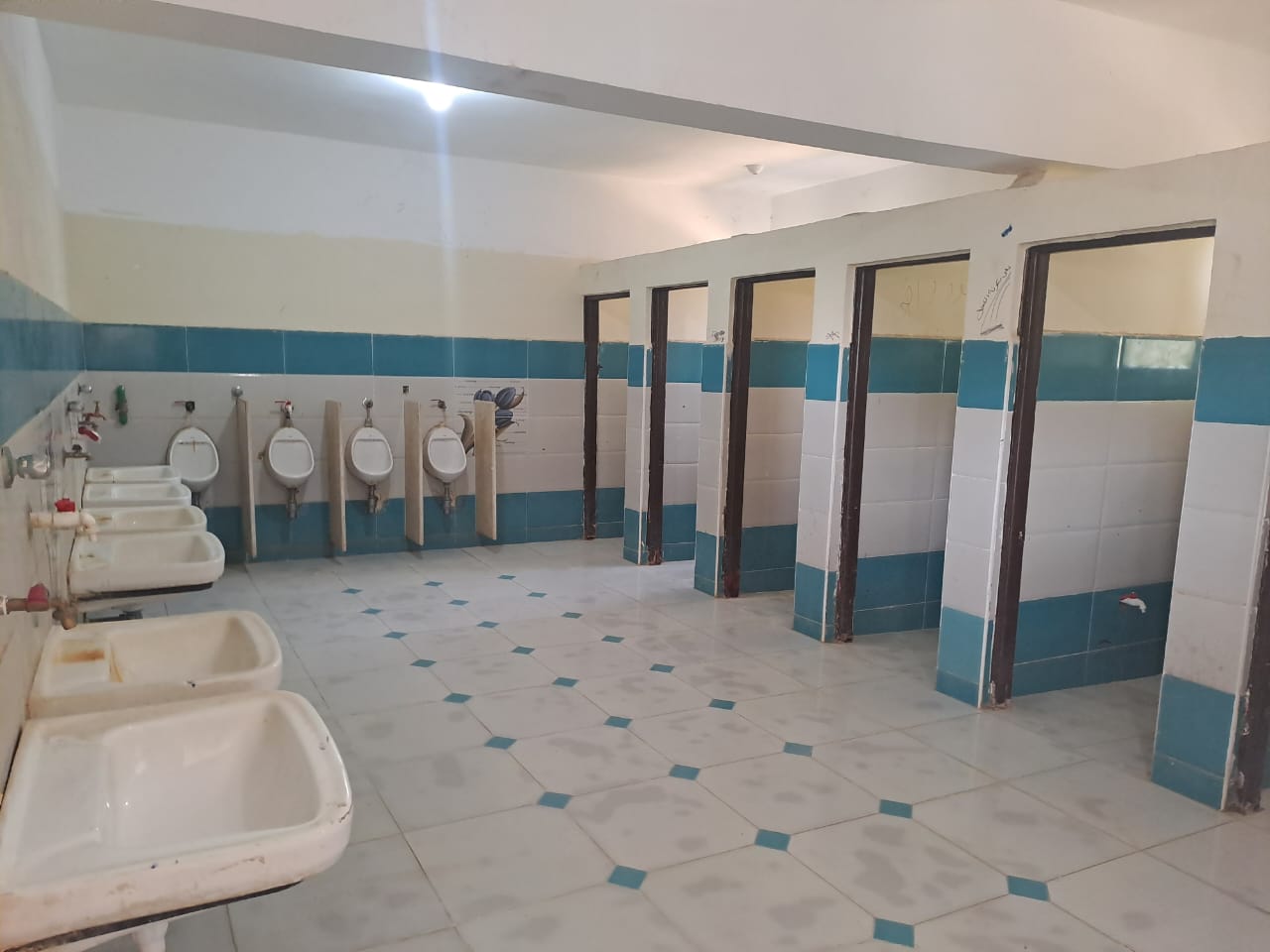 الحرص على نظافة دورات المياه