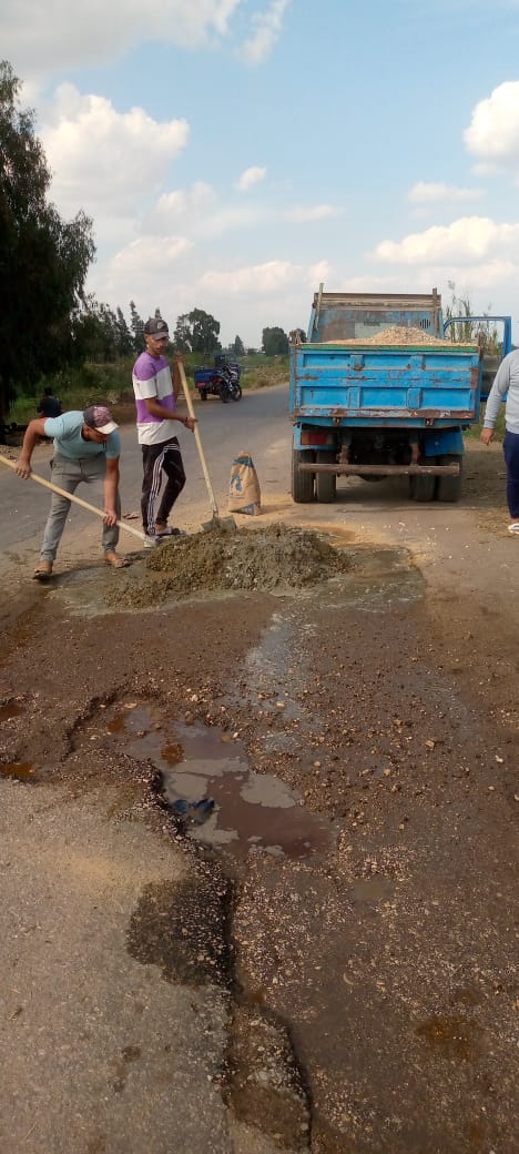 شباب يشاركون في العمل التطوعي