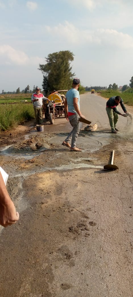 تعاون بين أهالي القرية