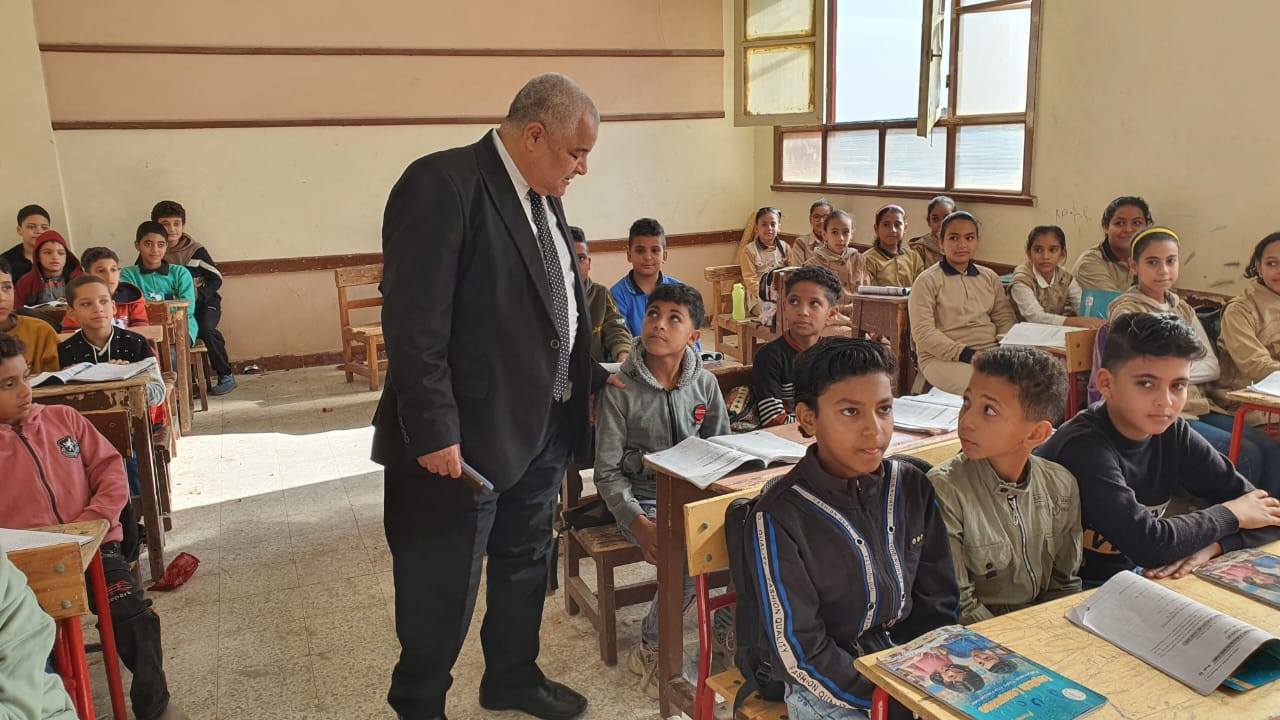 وكيل تعليم الأقصر يزور مدرسة الرياينة الإبتدائية بأرمنت وكيل تعليم الأقصر يزور مدرسة الرياينة الإبتدائية بأرمنت