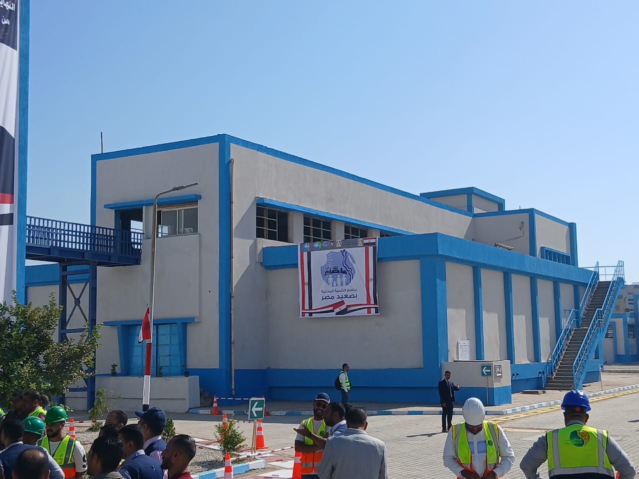 مبنى داخل المحطة 