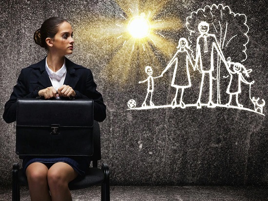 كيفية التوازن بين العمل والامومة