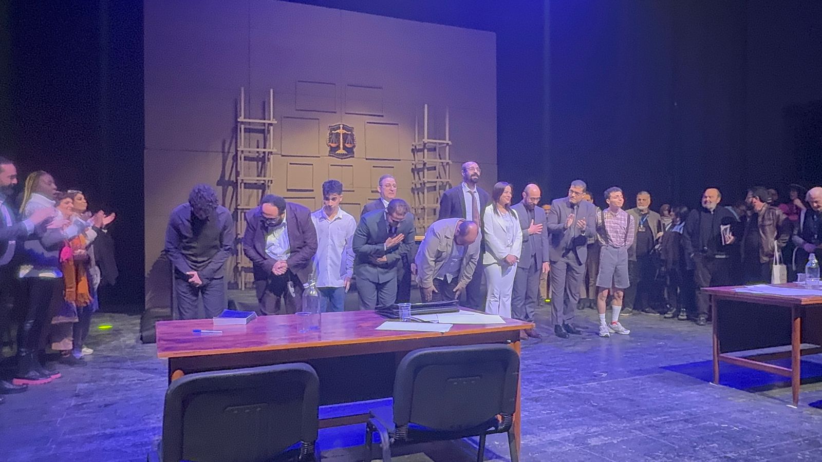تصفيق حار لمسرحية سقوط حر على مسرح الريو في أيام قرطاج المسرحي (6)